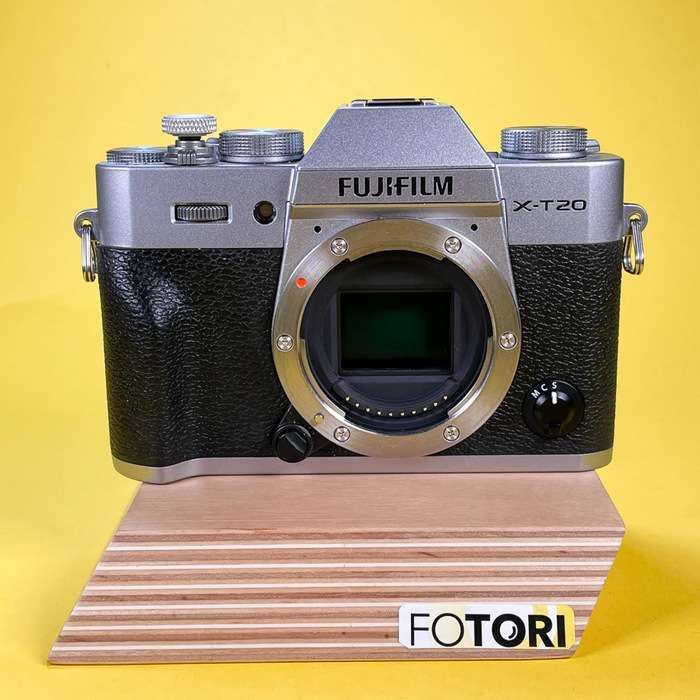 Fujifilm X-T20 | 2x baterie  + grip| 7BQ17755