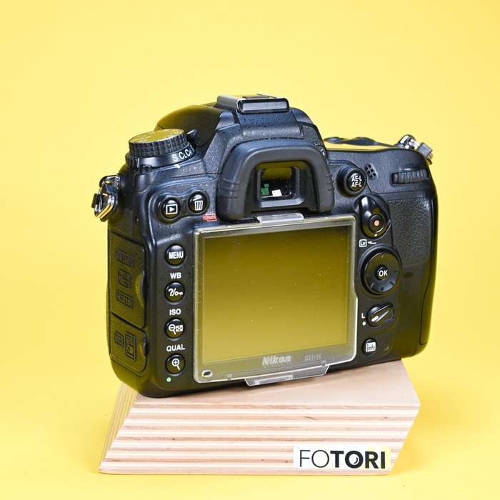 Nikon D7000 + příslušenství  | 6216350