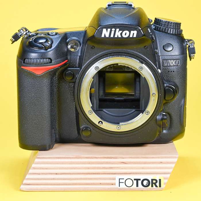 Nikon D7000 + příslušenství  | 6216350