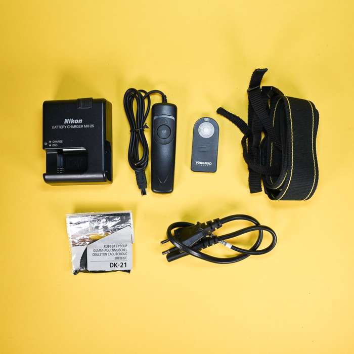 Nikon D7000 + příslušenství  | 6216350