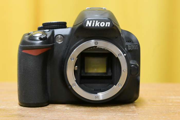 Nikon D3100 + 18-55 mm VR + 16GB karta