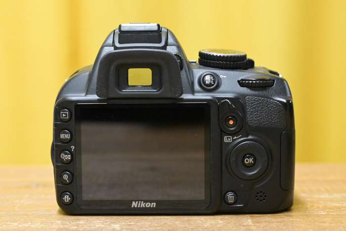 Nikon D3100 + 18-55 mm VR + 16GB karta