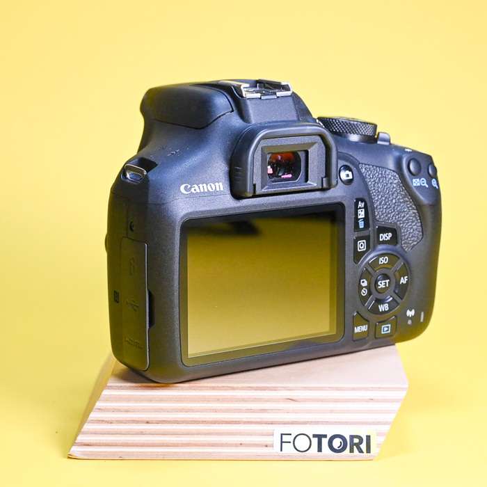 Set Canon EOS 2000D + Canon 18-55mm f/3.5-5.6 DC III | 243073028080