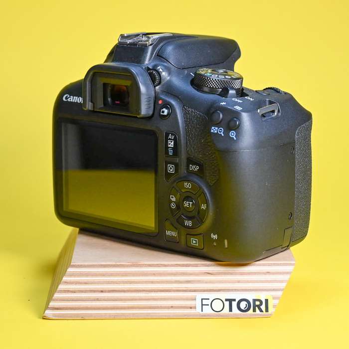 Set Canon EOS 2000D + Canon 18-55mm f/3.5-5.6 DC III | 243073028080