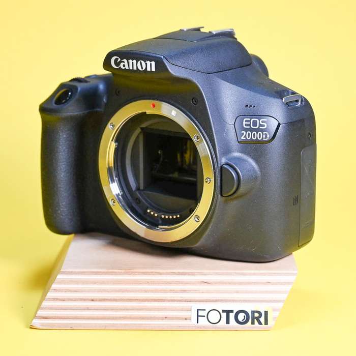 Set Canon EOS 2000D + Canon 18-55mm f/3.5-5.6 DC III | 243073028080