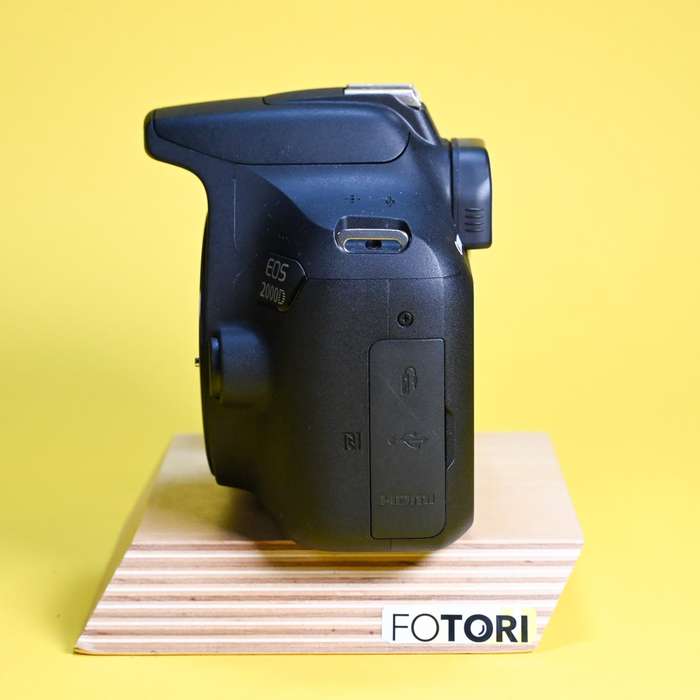 Set Canon EOS 2000D + Canon 18-55mm f/3.5-5.6 DC III | 243073028080