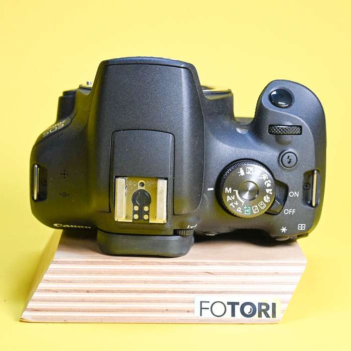 Set Canon EOS 2000D + Canon 18-55mm f/3.5-5.6 DC III | 243073028080