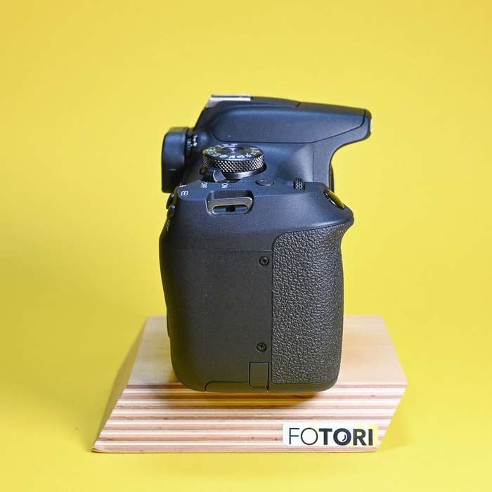 Set Canon EOS 2000D + Canon 18-55mm f/3.5-5.6 DC III | 243073028080