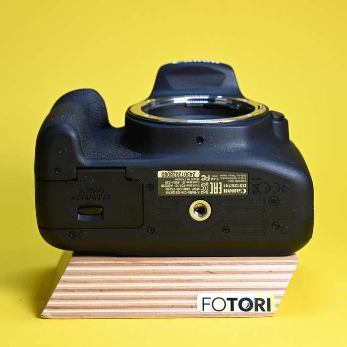 Set Canon EOS 2000D + Canon 18-55mm f/3.5-5.6 DC III | 243073028080