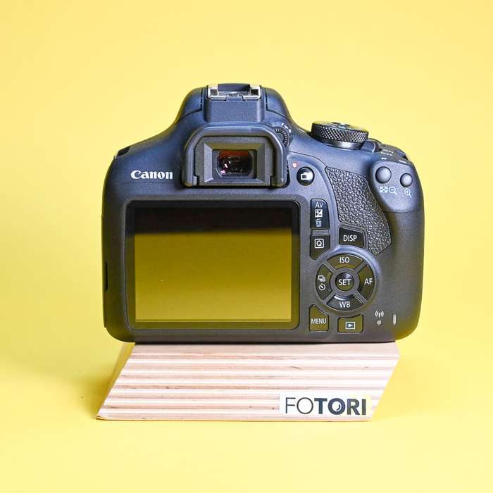 Set Canon EOS 2000D + Canon 18-55mm f/3.5-5.6 DC III | 243073028080