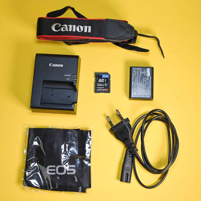 Set Canon EOS 2000D + Canon 18-55mm f/3.5-5.6 DC III | 243073028080