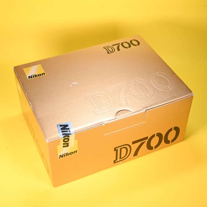 Nikon D700 + grip + náhradní baterie | 2173188