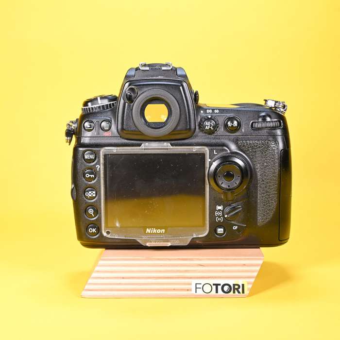 Nikon D700 + grip + náhradní baterie | 2173188