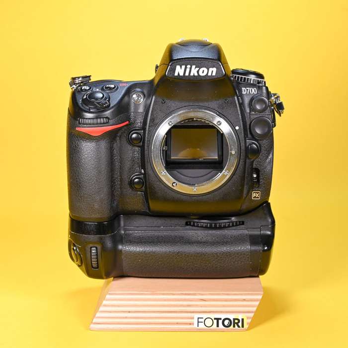 Nikon D700 + grip + náhradní baterie | 2173188