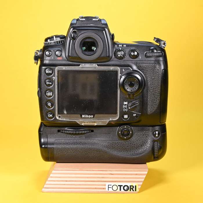 Nikon D700 + grip + náhradní baterie | 2173188