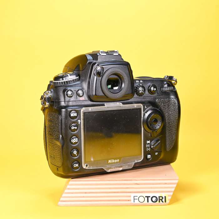 Nikon D700 + grip + náhradní baterie | 2173188