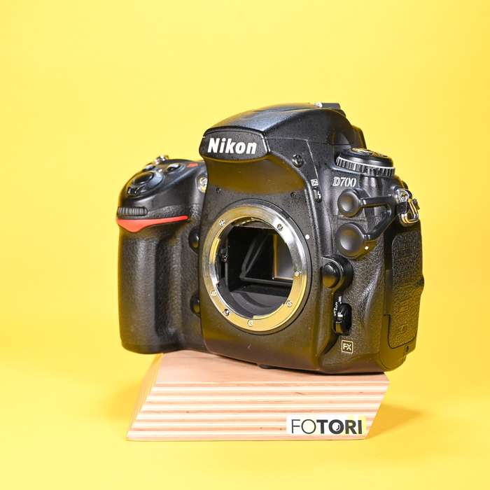 Nikon D700 + grip + náhradní baterie | 2173188