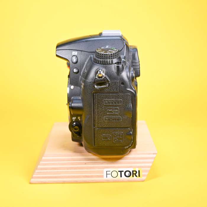 Nikon D7000 | 6498508