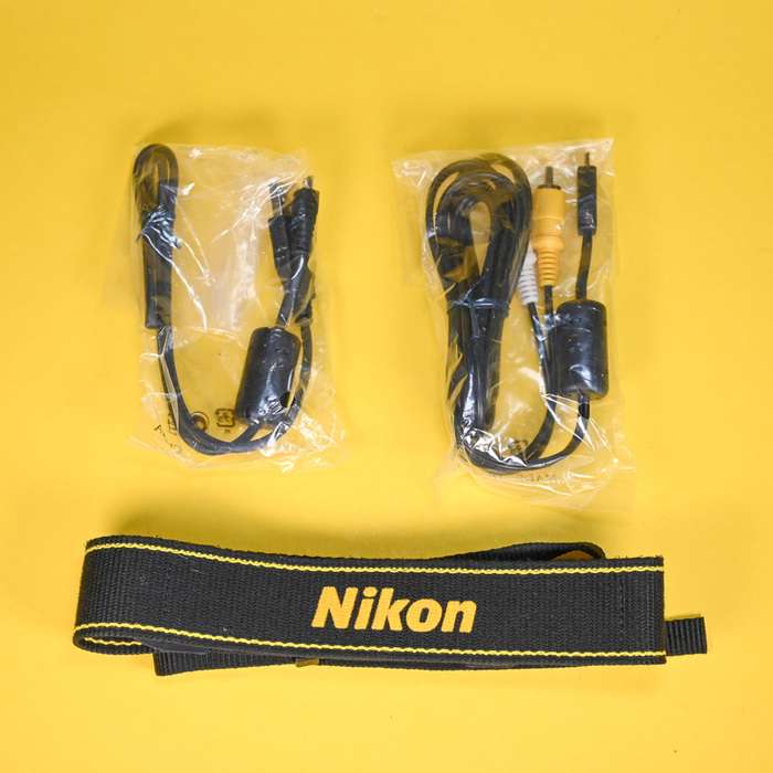 Set Nikon D3200 + 18-55mm f/3,5-5,6 G VR II AF-S DX | 7139646