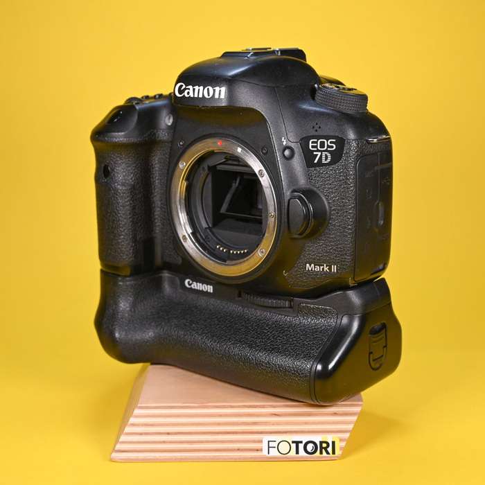 Canon EOS 7D Mark II + grip BG-E16 + CF  16GB | 053021006688