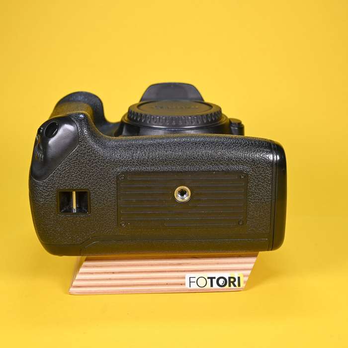 Canon EOS 7D Mark II + grip BG-E16 + CF  16GB | 053021006688