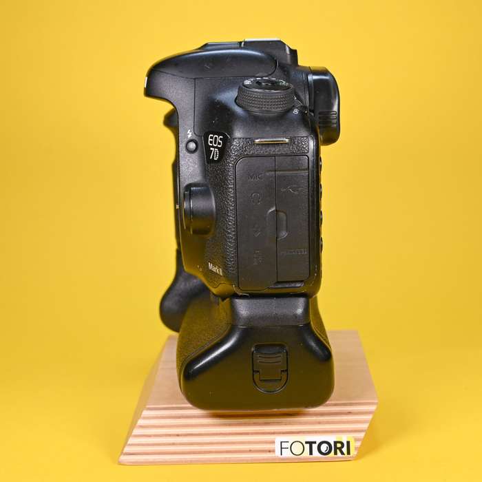Canon EOS 7D Mark II + grip BG-E16 + CF  16GB | 053021006688