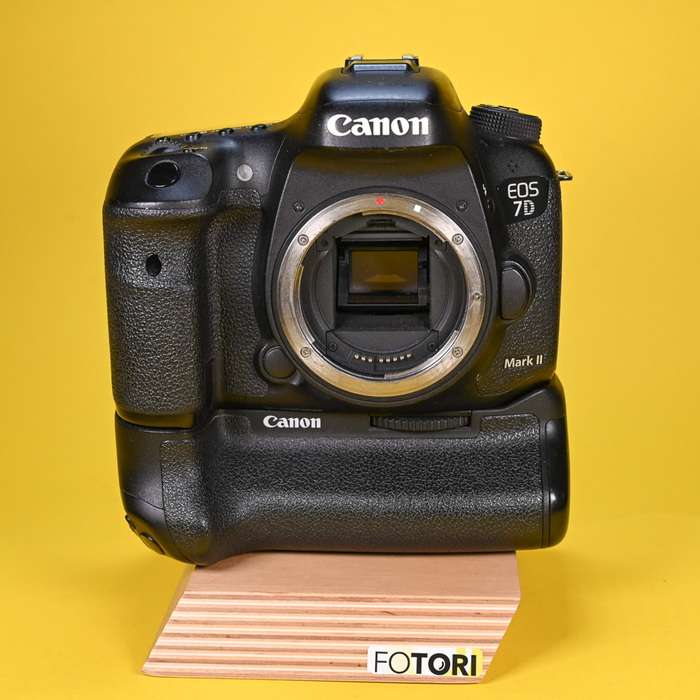 Canon EOS 7D Mark II + grip BG-E16 + CF  16GB | 053021006688