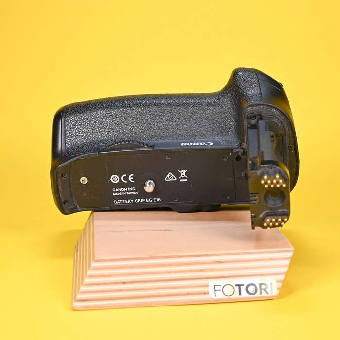 Canon EOS 7D Mark II + grip BG-E16 + CF  16GB | 053021006688