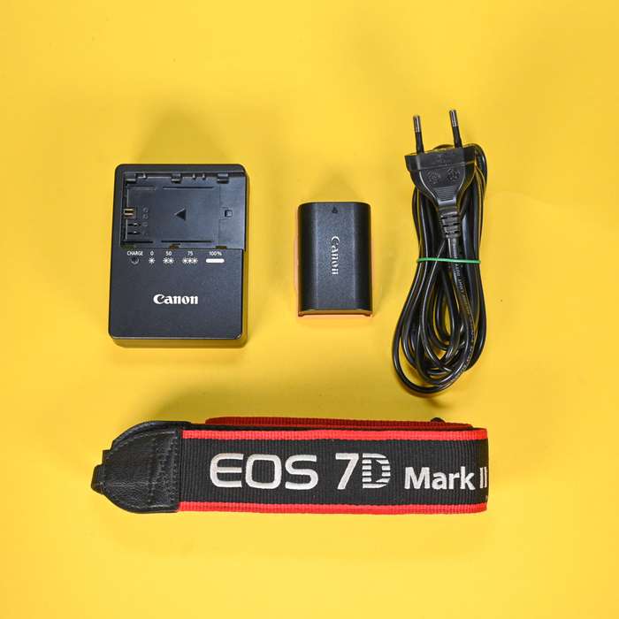 Canon EOS 7D Mark II + grip BG-E16 + CF  16GB | 053021006688