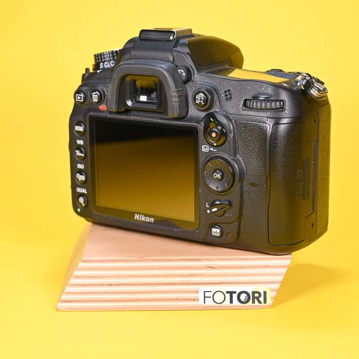 Nikon D7000 |  6544389