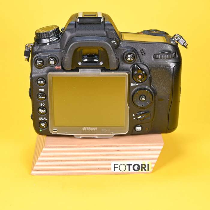 Nikon D7000 |  6544389