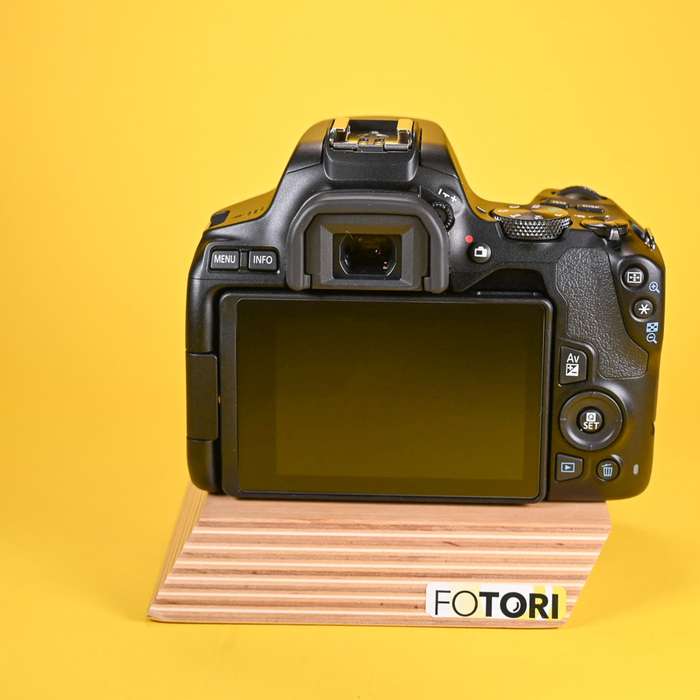 Set Canon EOS 250D + 18-55mm + karta 64Gb + brašna | 363073003086