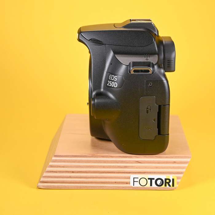 Set Canon EOS 250D + 18-55mm + karta 64Gb + brašna | 363073003086