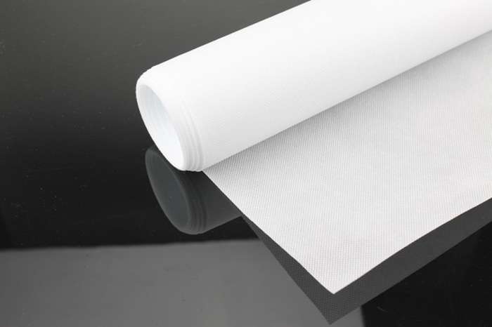 Pozadí bílé - netkaná textilie - šíře 1,6 x 5,2m