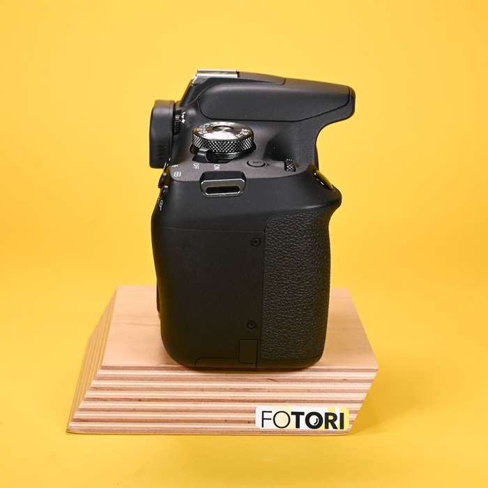 Set Canon EOS 2000D + Canon 18-55mm f/3.5-5.6 DC III | 223073045661