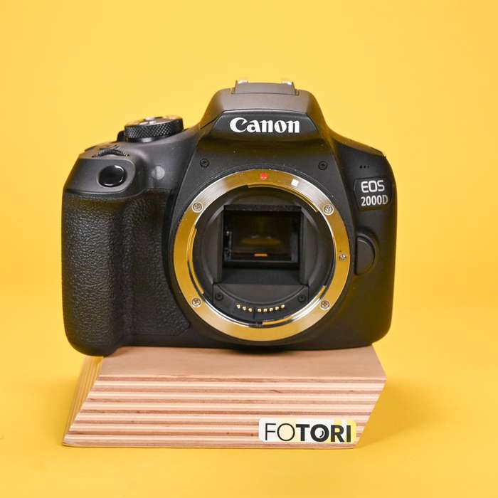 Set Canon EOS 2000D + Canon 18-55mm f/3.5-5.6 DC III | 223073045661