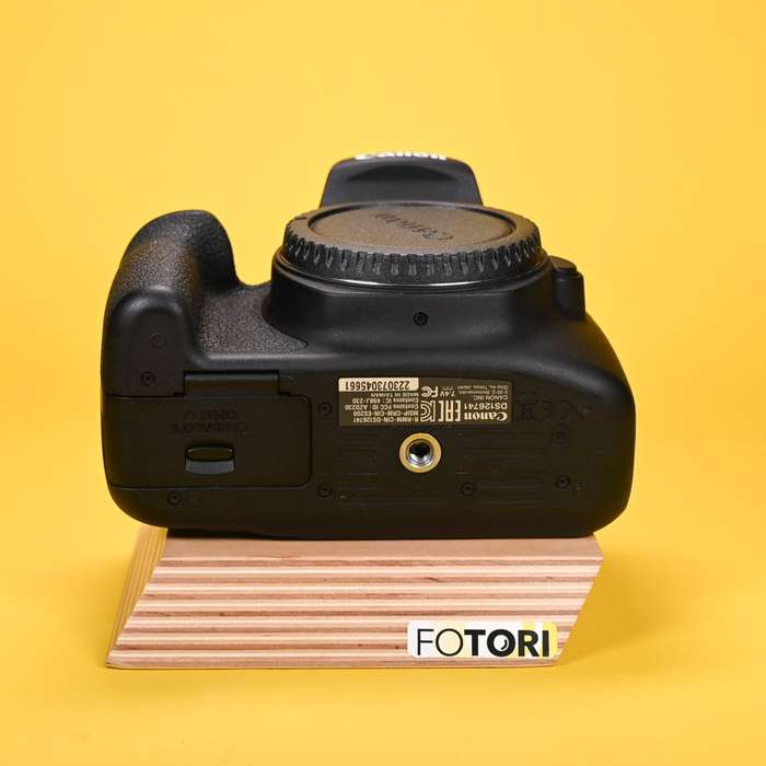 Set Canon EOS 2000D + Canon 18-55mm f/3.5-5.6 DC III | 223073045661