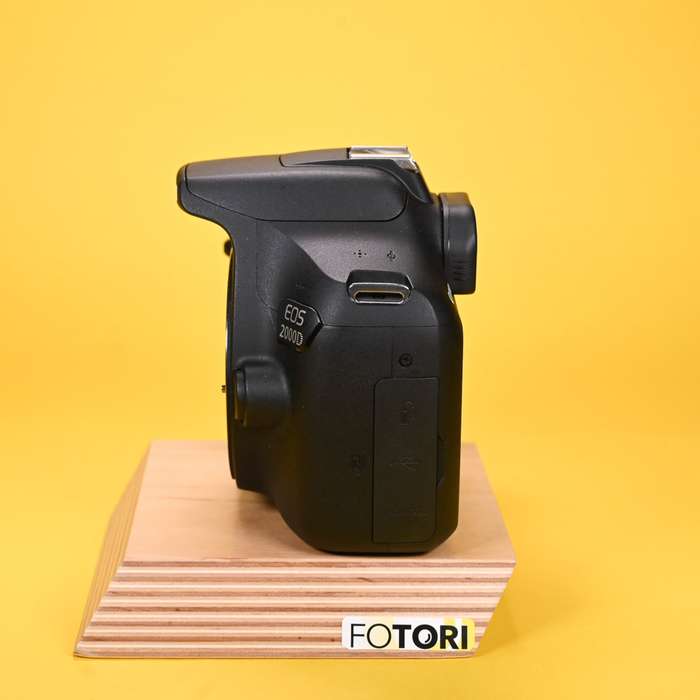 Set Canon EOS 2000D + Canon 18-55mm f/3.5-5.6 DC III | 223073045661