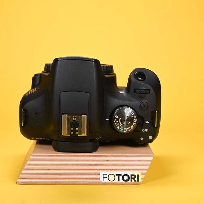 Set Canon EOS 2000D + Canon 18-55mm f/3.5-5.6 DC III | 223073045661