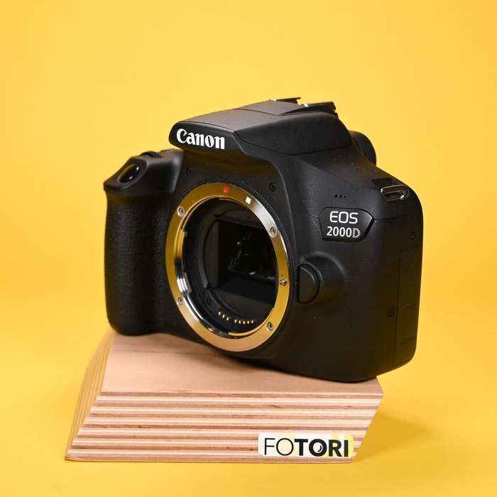 Set Canon EOS 2000D + Canon 18-55mm f/3.5-5.6 DC III | 223073045661