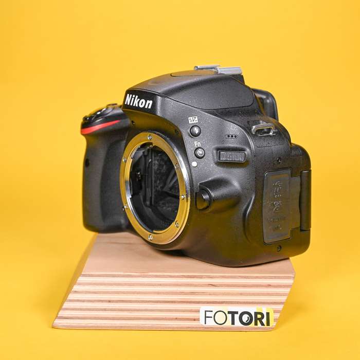 Nikon D5100 | 6854773