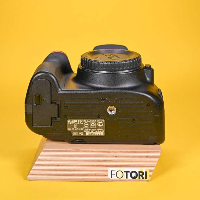 Nikon D5100 | 6854773
