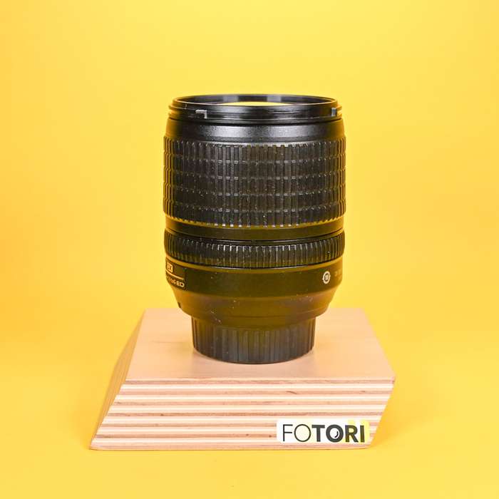 Nikon 18-105mm f/3.5-5.6G AF-S G DX ED VR | 38671298