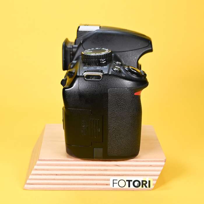 Nikon D3100 + 18-55mm | 1271358