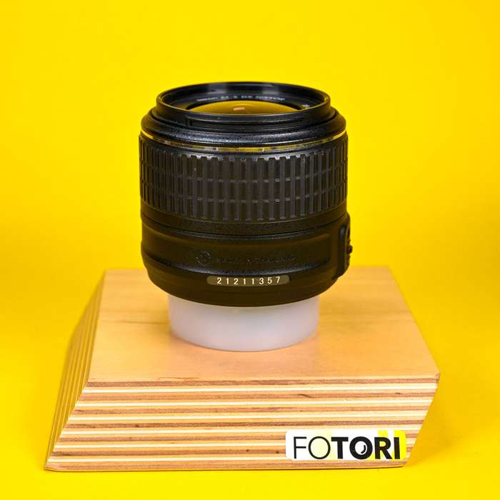 Nikon D3300 + 18-55mm  VR II| 6122964