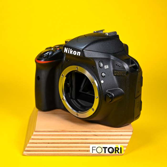 Nikon D3300 + 18-55mm  VR II| 6122964