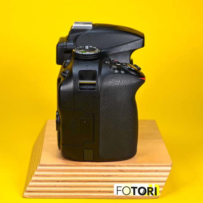 Nikon D3300 + 18-55mm  VR II| 6122964