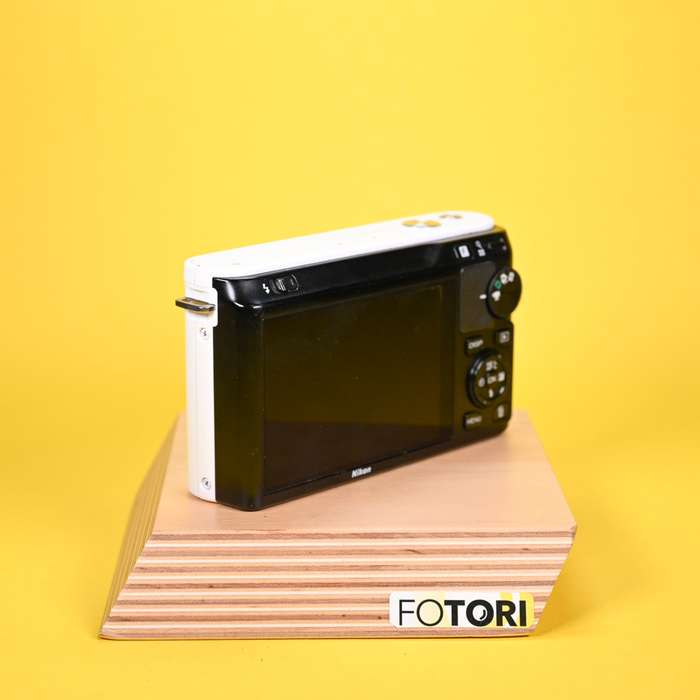 Nikon 1 J1 + Nikon 10mm + Nikon 18,5mm | 62044252