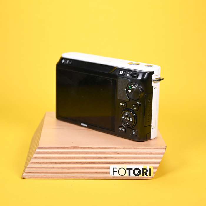 Nikon 1 J1 + Nikon 10mm + Nikon 18,5mm | 62044252