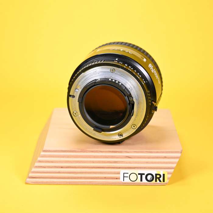 Nikon 85 mm f/1,8 AF NIKKOR D A | 245790